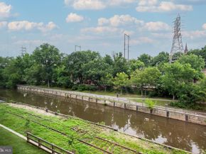 4537 Riverside Way, Philadelphia PA 19127