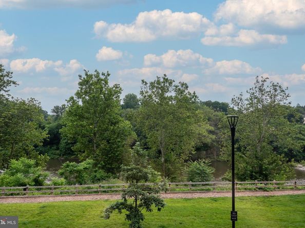 4537 Riverside Way, Philadelphia PA 19127