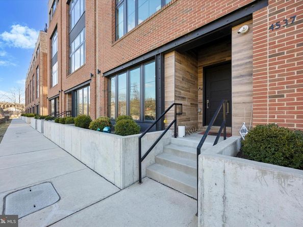 4537 Riverside Way, Philadelphia PA 19127