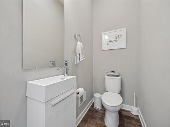 4537 Riverside Way, Philadelphia PA 19127