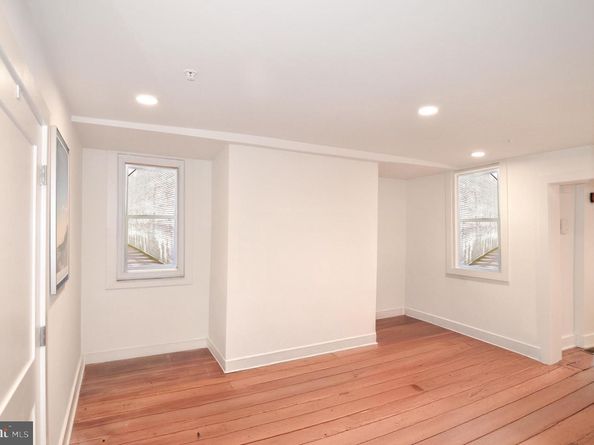 1072 Thomas Jefferson Street NW, Washington DC 20007