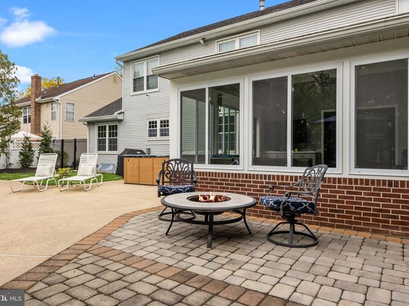 536 Heritage Oak Drive, Yardley PA 19067