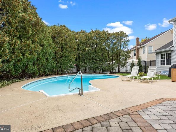 536 Heritage Oak Drive, Yardley PA 19067