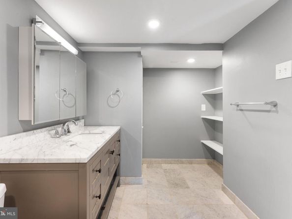 700 S 10TH Street 2F, Philadelphia PA 19147