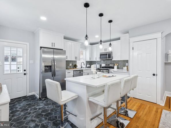 352 Lakeview Avenue, Drexel Hill PA 19026