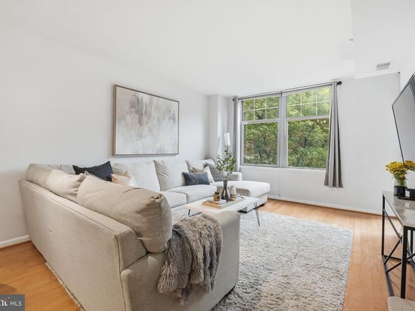 1021 N Garfield Street 233, Arlington VA 22201