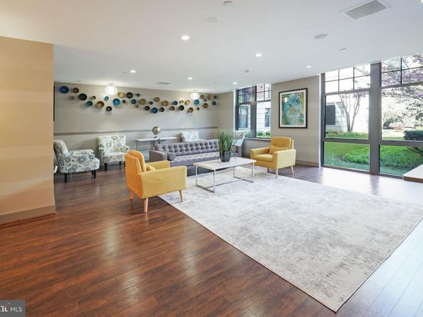 1021 N Garfield Street 233, Arlington VA 22201