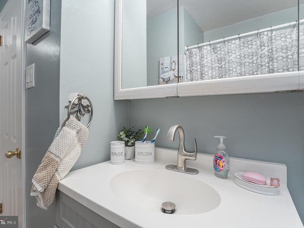 1585 Edgewood Avenue, Abington PA 19001