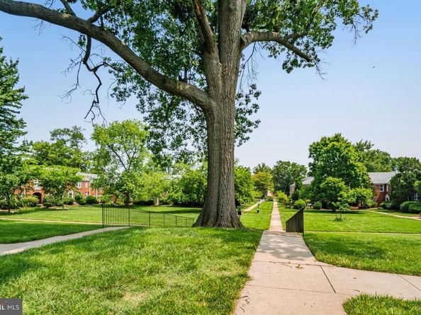 2 Auburn Court B, Alexandria VA 22305