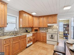 11 Crimson King Lane, Levittown PA 19055