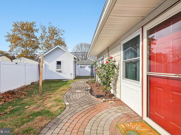 11 Crimson King Lane, Levittown PA 19055