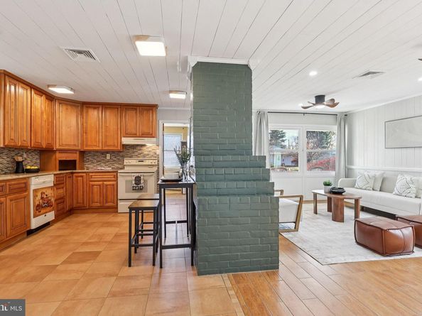 11 Crimson King Lane, Levittown PA 19055