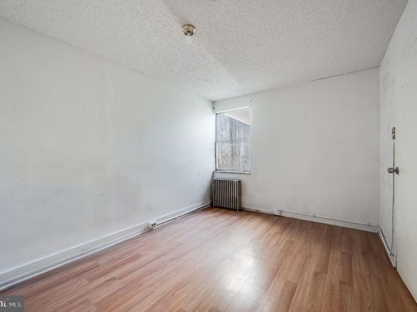 1907 S 10TH Street, Philadelphia PA 19148