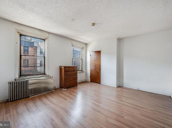 1907 S 10TH Street, Philadelphia PA 19148