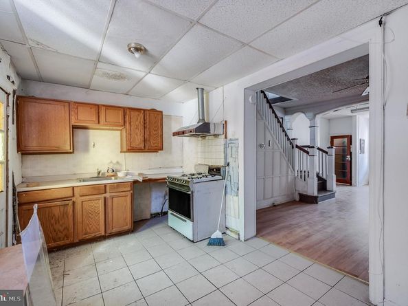 1907 S 10TH Street, Philadelphia PA 19148