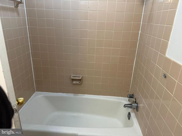 5340 Holmes Run Parkway 1215, Alexandria VA 22304