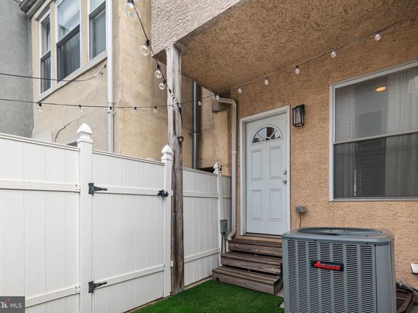 1112 S Alder Street, Philadelphia PA 19147