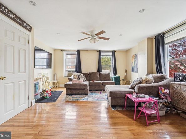 4 Creek Avenue, Darby PA 19023