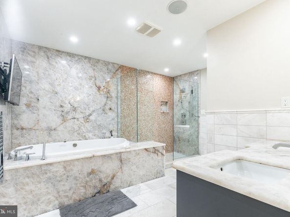 939 New Market Street, Philadelphia PA 19123