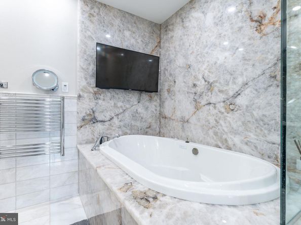 939 New Market Street, Philadelphia PA 19123