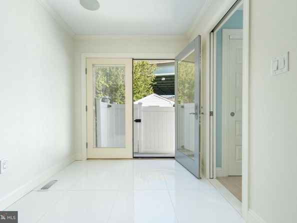 939 New Market Street, Philadelphia PA 19123