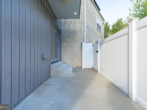 939 New Market Street, Philadelphia PA 19123