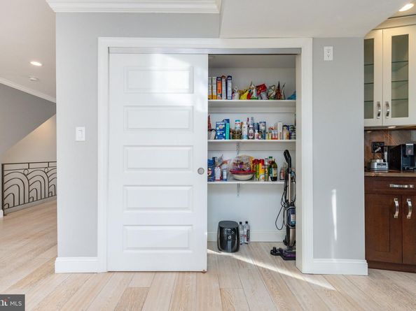 939 New Market Street, Philadelphia PA 19123