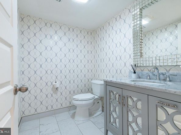 939 New Market Street, Philadelphia PA 19123