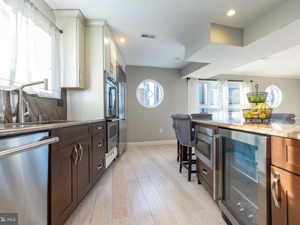 939 New Market Street, Philadelphia PA 19123