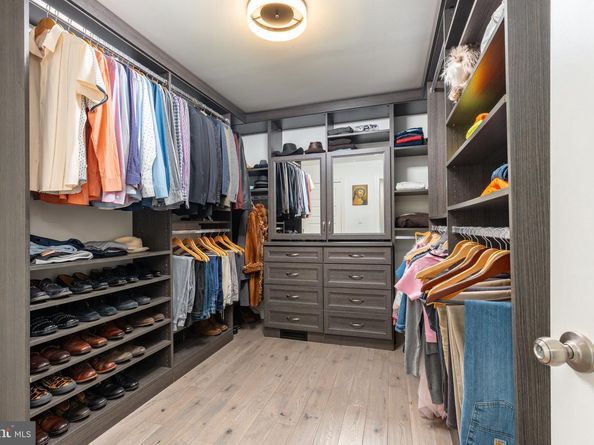 939 New Market Street, Philadelphia PA 19123