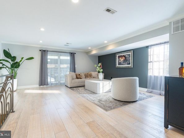 939 New Market Street, Philadelphia PA 19123