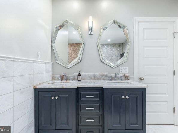 939 New Market Street, Philadelphia PA 19123