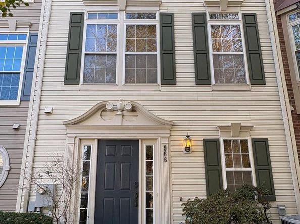 966 Harrison Circle, Alexandria VA 22304