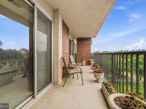 1300 Army Navy Drive 608, Arlington VA 22202