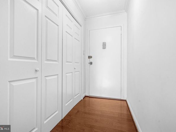 1300 Army Navy Drive 608, Arlington VA 22202