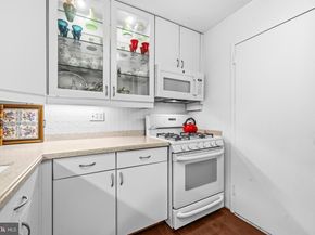 1300 Army Navy Drive 608, Arlington VA 22202