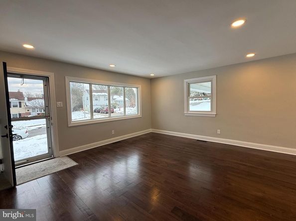 41 Dorset Drive, Broomall PA 19008