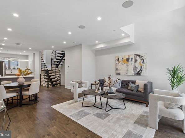 425 Watkins Street, Philadelphia PA 19148