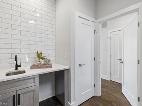 425 Watkins Street, Philadelphia PA 19148