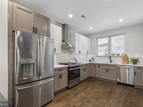425 Watkins Street, Philadelphia PA 19148