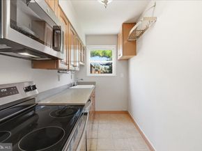 6198 Greenwood Drive 101, Falls Church VA 22044