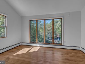 422 N Edgewood Street, Arlington VA 22201