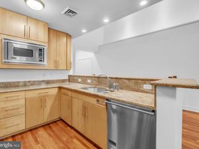 300 N 3rd Street 102, Philadelphia PA 19106