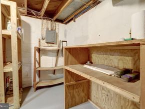 488 N Owen Street, Alexandria VA 22304