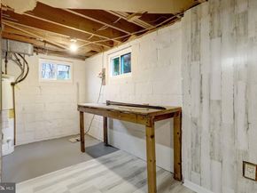 488 N Owen Street, Alexandria VA 22304