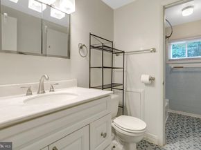 488 N Owen Street, Alexandria VA 22304