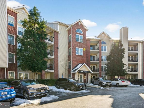 3313 Wyndham Circle 3210, Alexandria VA 22302