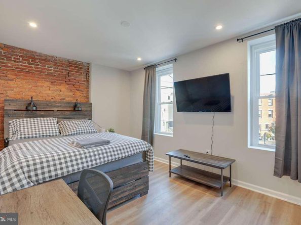 876 N 19TH Street, Philadelphia PA 19130