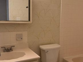 67203 Delaire Landing Road 203, Philadelphia PA 19114