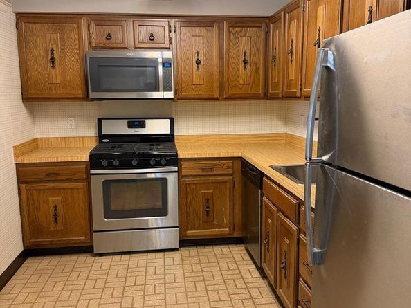 67203 Delaire Landing Road 203, Philadelphia PA 19114